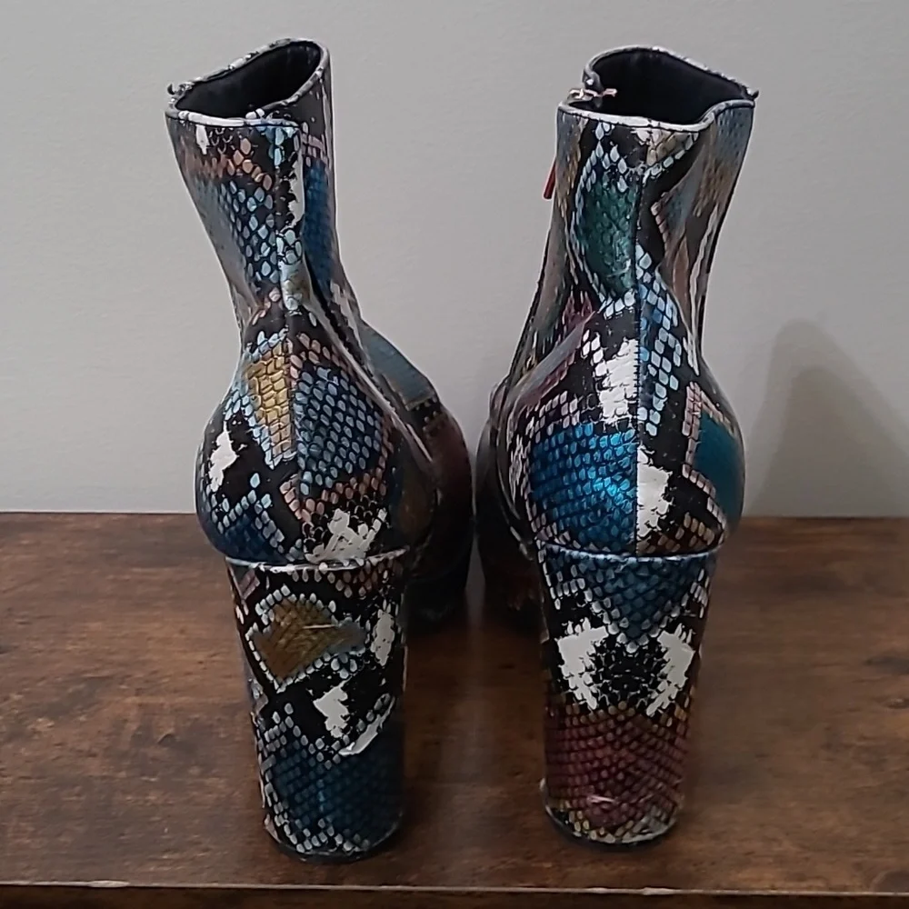 Bamboo SORBET Colorful Snakeskin Print Platform Heeled Boots size 10